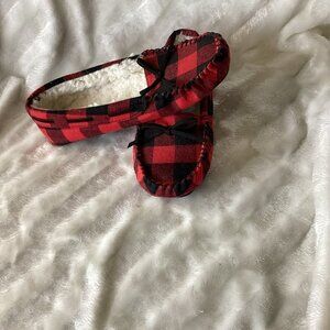 Old Navy NWOT Women's Sherpa Lined Buffalo Check Cozy Slippers in M 7-8 Red
